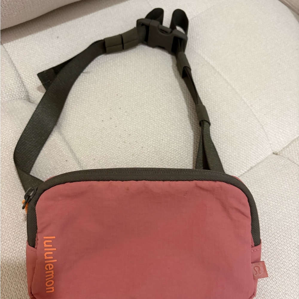 lululemon athletica Dusty Rose Crossbody Bag with Olive Trim